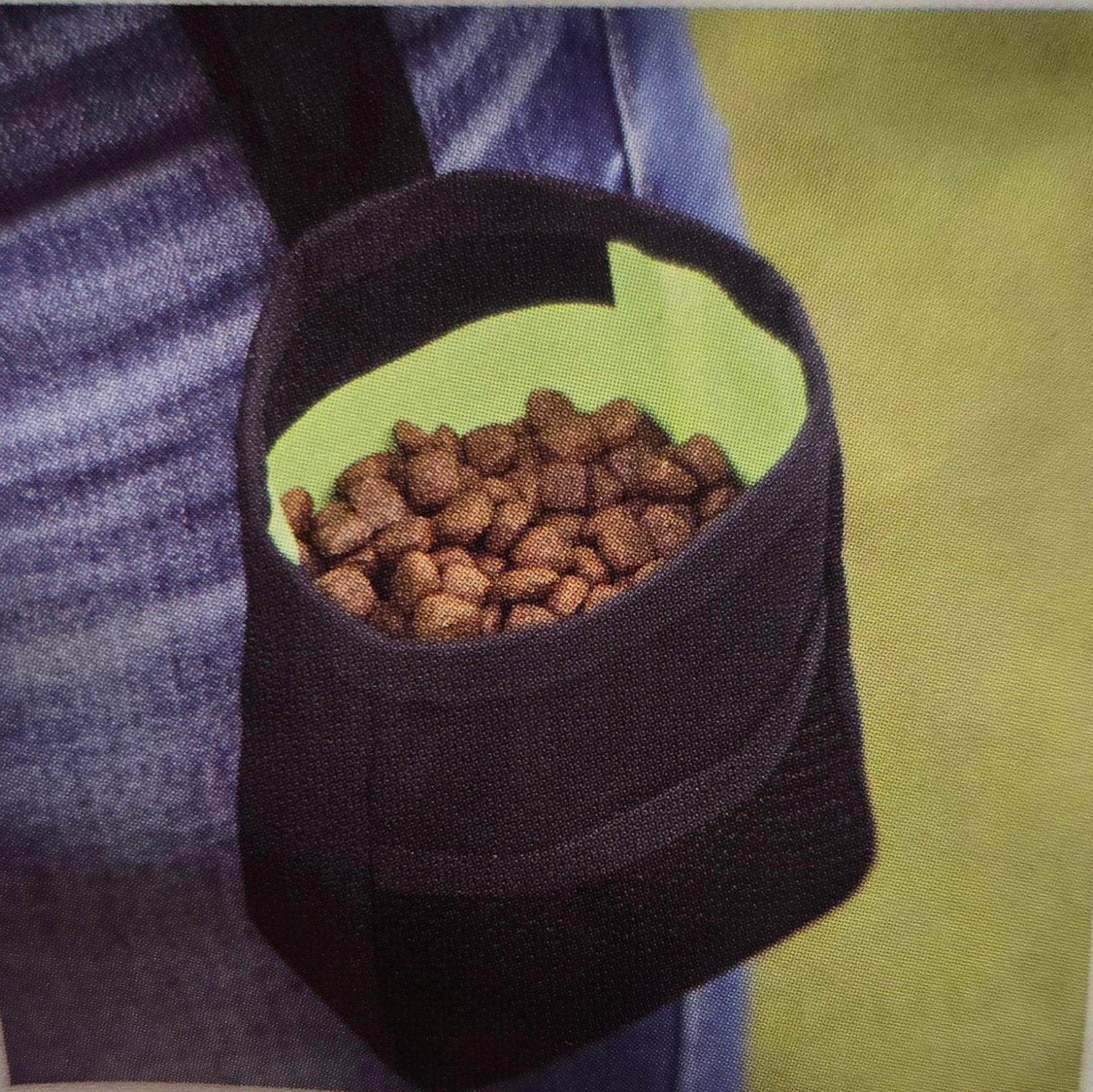 Clip On Treat Holding Pouch For Hands Free Dog Training - Simply Petastic